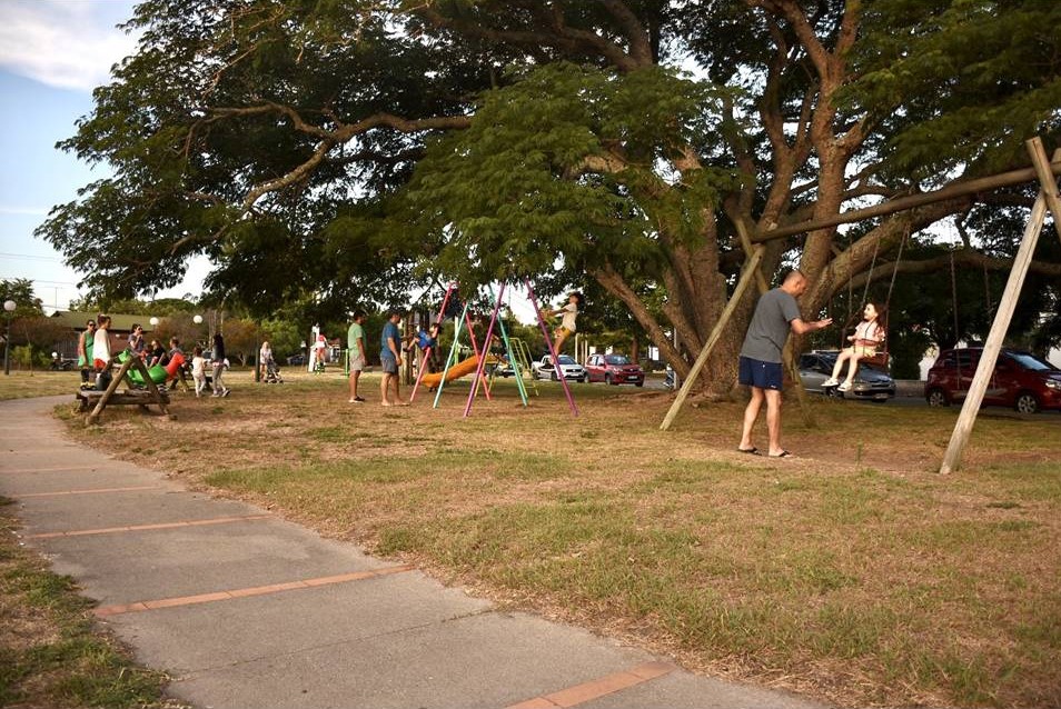 CANELONES AVANZA EN DERECHOS -PLAZA LÍBER SEREGNI DE COSTA AZUL, RECUPERANDO UN ESPACIO PARA EL ESPARCIMIENTO DE LA FAMILIA Y DE LA COMUNIDAD.